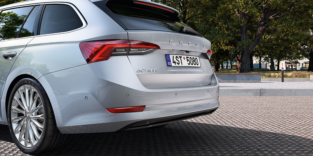 Full LED zadné svetlomety s funkciou dynamických smerových svetiel.