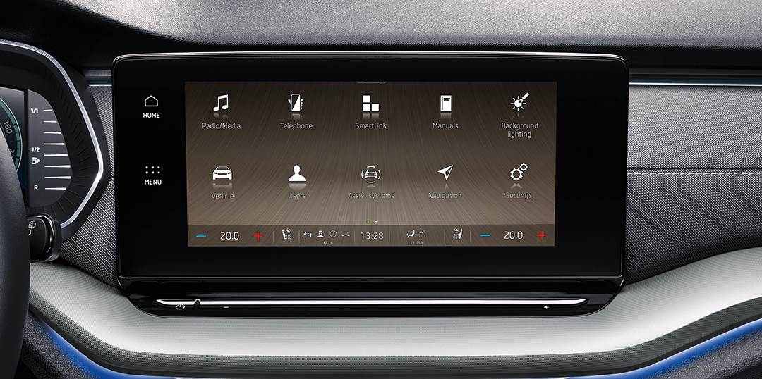 Infotainment systém s uhlopriečkou až 10" a novou dotykovou lištou pod displejom.